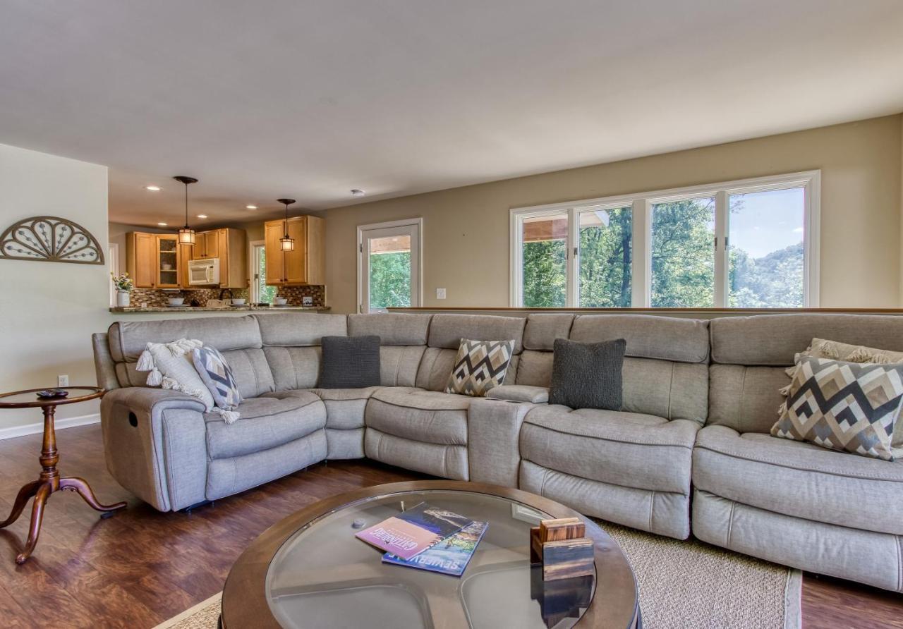 Memorable "Deer & Doe" By Honeybearcabins 4Br 3Ba, Mountain View Deck, Farmhouse Decor, Fireplace, 3 Acres Sevierville Exterior foto